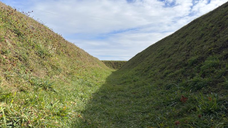 File:Valley of Grass.jpg
